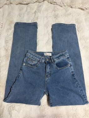 Classic Straight-Leg Women's Jeans in Medium Blue